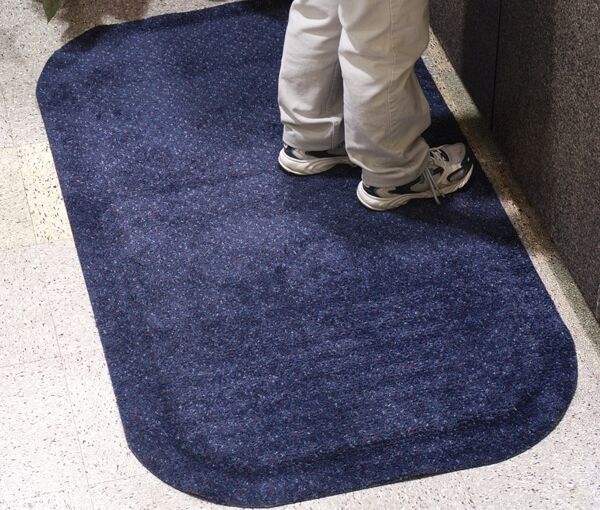 Hog Heaven Plush 1 Floormat.com This mat is anti-static with a 100% solution dyed nylon top surface that will not fade and is slip-resistant. It comes in two sizes: 5/8" and 7/8". Ideal uses include concierge desk, bellman stand, copier station, registration desk and shipping desk. <ul> <li>Closed-cell Nitrile rubber cushion backing provides long-lasting comfort without breaking down</li> <li>Beveled edges and curved corners create a safer transition from mat to floor</li> <li>Designed for maximum worker comfort and striking appearance</li> </ul>