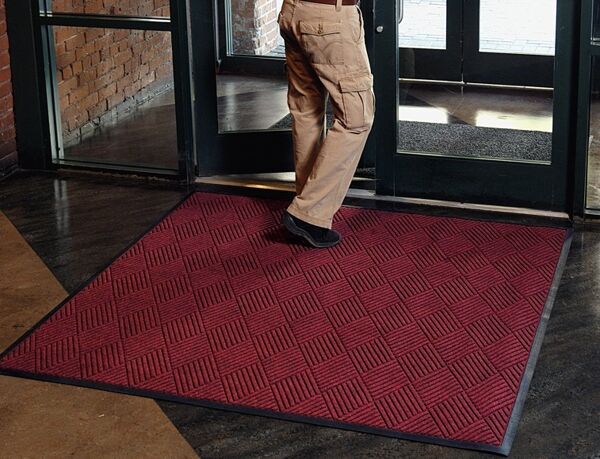Waterhog Classic Diamond 3 Floormat.com This indoor/outdoor entrance scraper mat is made of a 24 oz.sq/yd Polypropylene fiber system that dries quickly and won't fade or rot. <ul> <li>3/8” thick bi-level surface effectively removes dirt and moisture beneath shoe level</li> <li>Rubber reinforced face nubs prevent pile from crushing extending performance life of product</li> <li>Unique “Water Dam” and ridged construction effectively holds dirt & moisture between cleaning</li> </ul> <img class="size-full wp-image-16772 aligncenter" src="https://www.floormat.com/wp-content/uploads/WaterHog-Diamond-Color-Swatch-2022-web.jpg" alt="" width="900" height="600" />